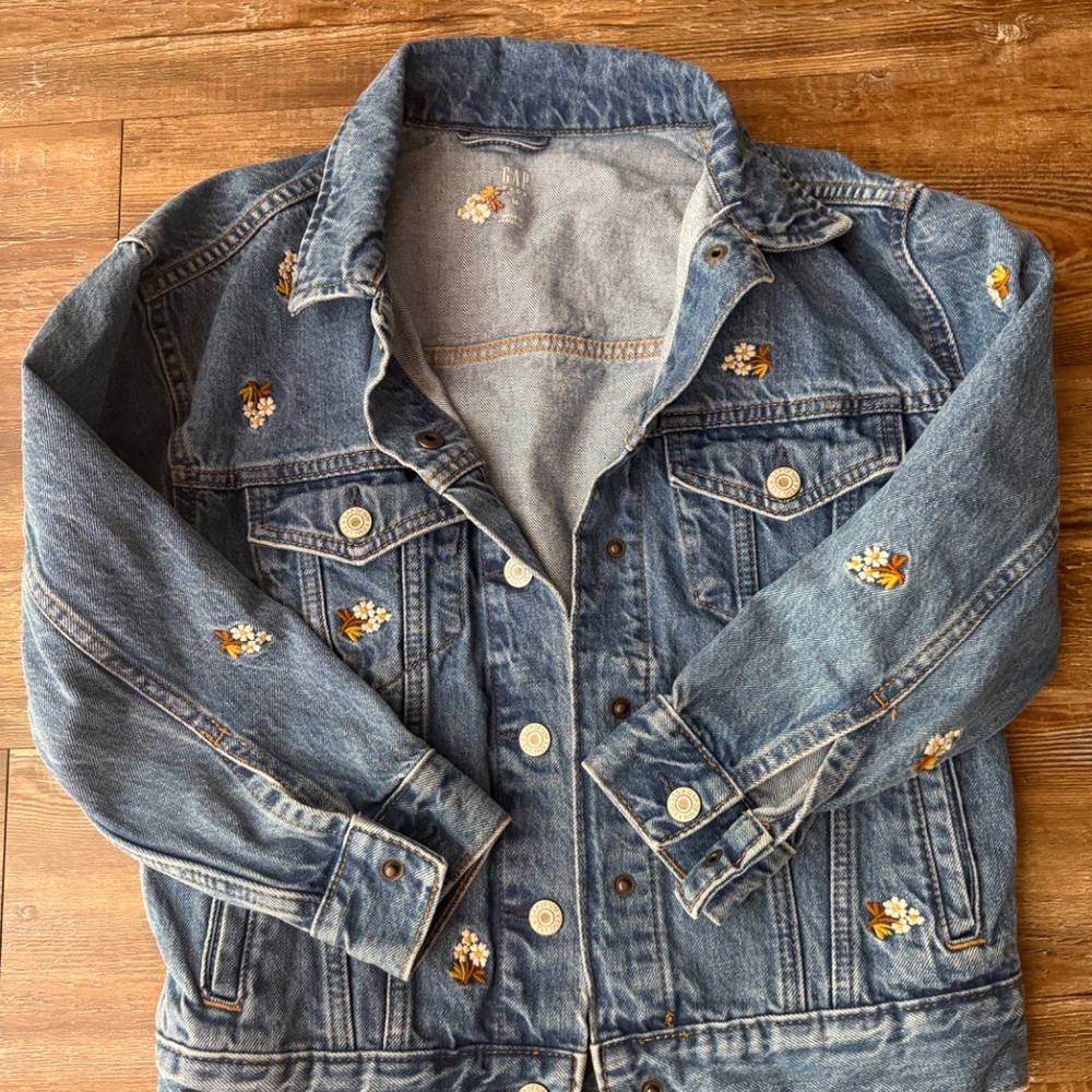 GAP Jean Jacket - Picture 2 of 3